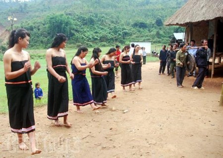 ជនជាតិ Gie Trieng នៅតាមបណ្តោយព្រំដែនវៀតណាម-ឡាវ - ảnh 1